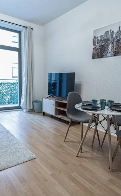 Blue Chili 23 - Modern, Zentral, Mit Balkon Apartman Magdeburg Kültér fotó